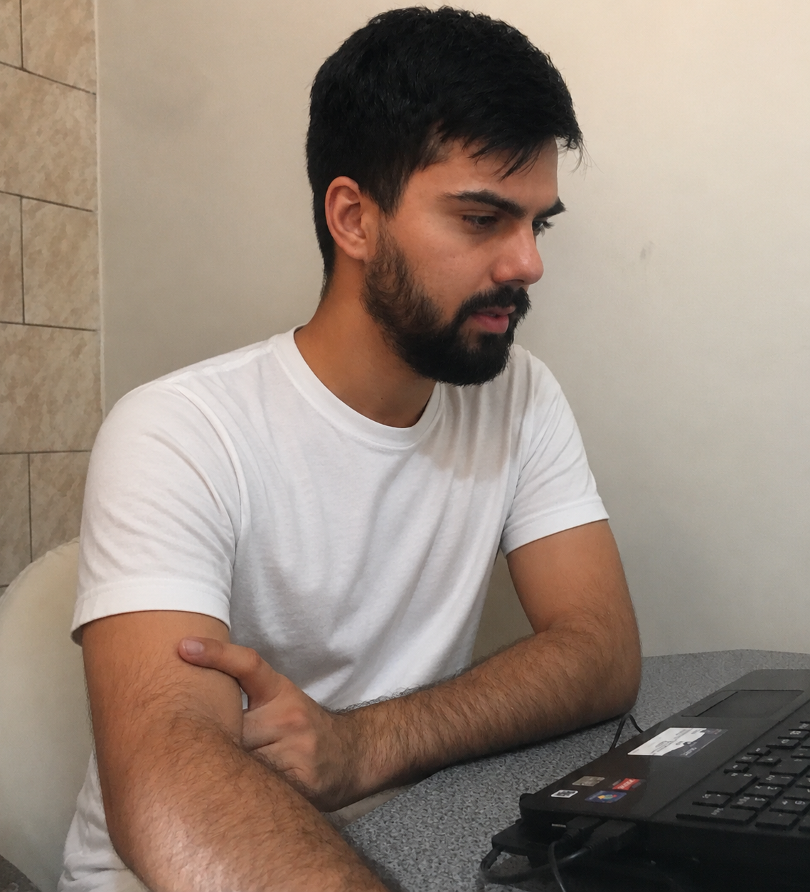 Vitor há 8 anos, vendendo calça Empina Bumbum pelo WhatsApp